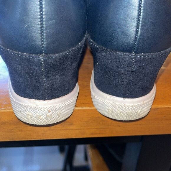 LIKE NEW DKNY PLATFORM COSMOS WEDGE SNEAKERS WOMEN’S SIZE 9 - Picture 9 of 13